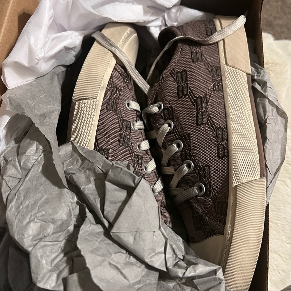 Brand new Balenciaga Paris Low Monogram Sneakers